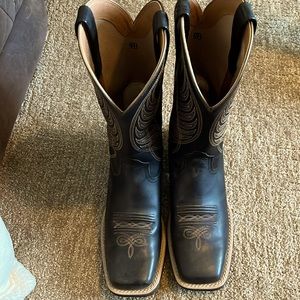 Women’s Size 9 Ariat Boots, NEW!
